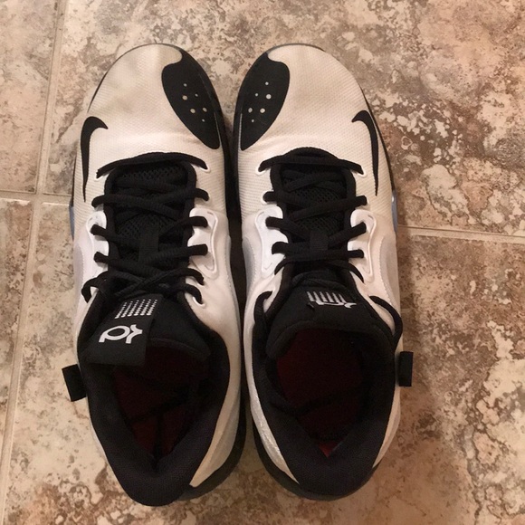 Basketball Shoes - Picture 3 of 7